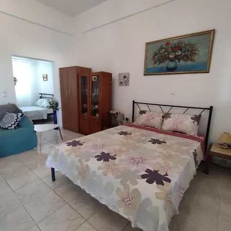 Traditional Fully Equipped House Next To The Beach *