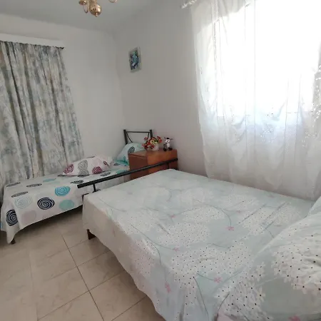 Traditional Fully Equipped House Next To The Beach