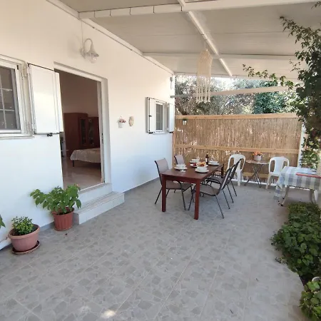 Traditional Fully Equipped House Next To The Beach Holiday home