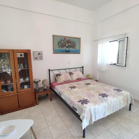 Traditional Fully Equipped House Next To The Beach